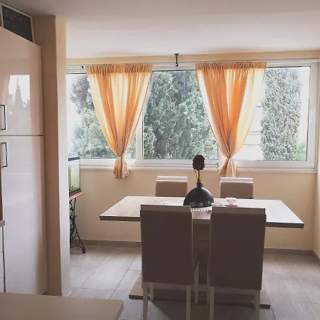 Natalia Apartment Split